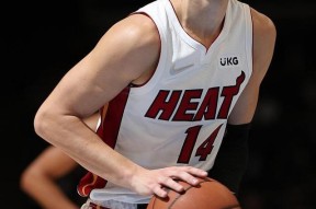 开云-JackeyLove连续五场比赛得分超过惊险取胜，热火挑战极限！的简单介绍