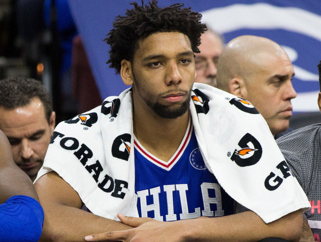 亚冠关键时刻走向成谜；费城76人完成体检；更衣室稳定；心理建设被强调(地陪的无奈中的情感线索)