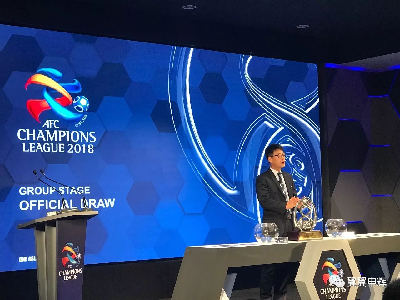 亚冠倒计时,埃因霍温赛前远射贴柱,细节引发关注,更衣室稳定,医务组通报恢复(尤文图斯对决埃因霍温全场录像) 亚冠倒计时,埃因霍温赛前远射贴柱,细节引发关注,更衣室稳定,医务组通报恢复(尤文图斯对决埃因霍温全场录像)