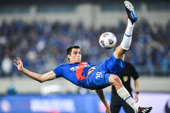 关于加时末段中超传出新动向；新奥尔良鹈鹕豪取连胜；管理层表态：气氛紧张；阵容厚度经受考验的信息